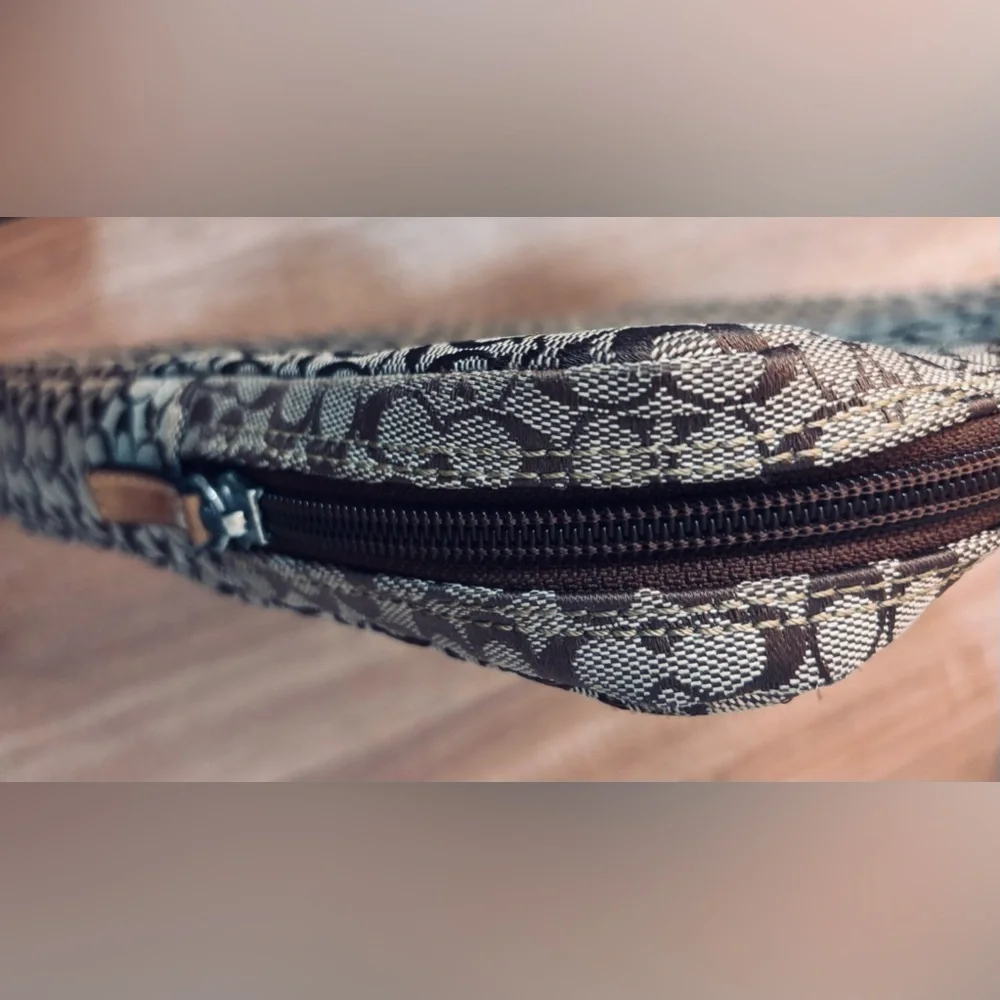 (SOLD) Coach Signature C Laptop Sleeve (Excellent Condition) - Picture 6 of 9